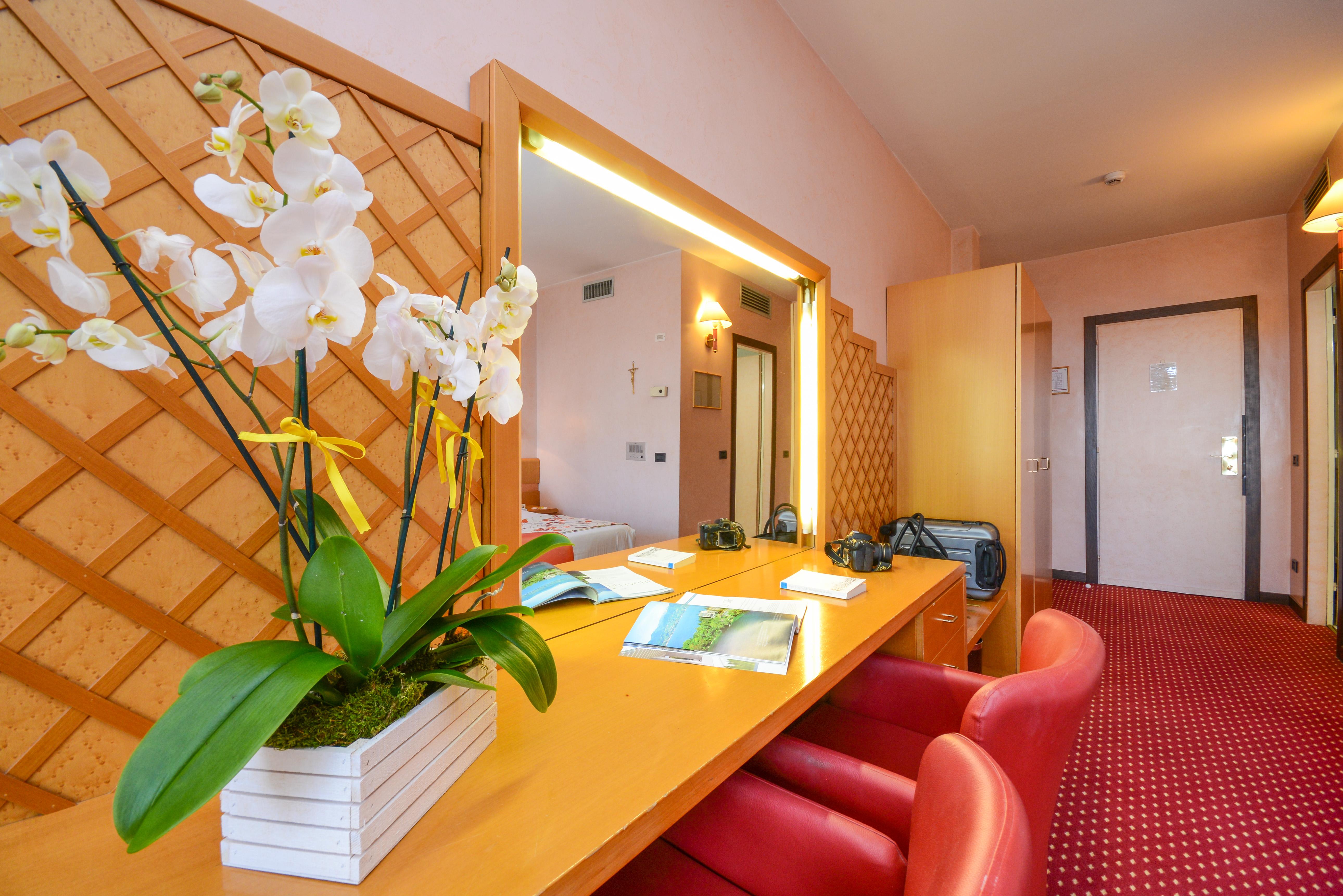 Hotel Oliveto Desenzano del Garda Ngoại thất bức ảnh